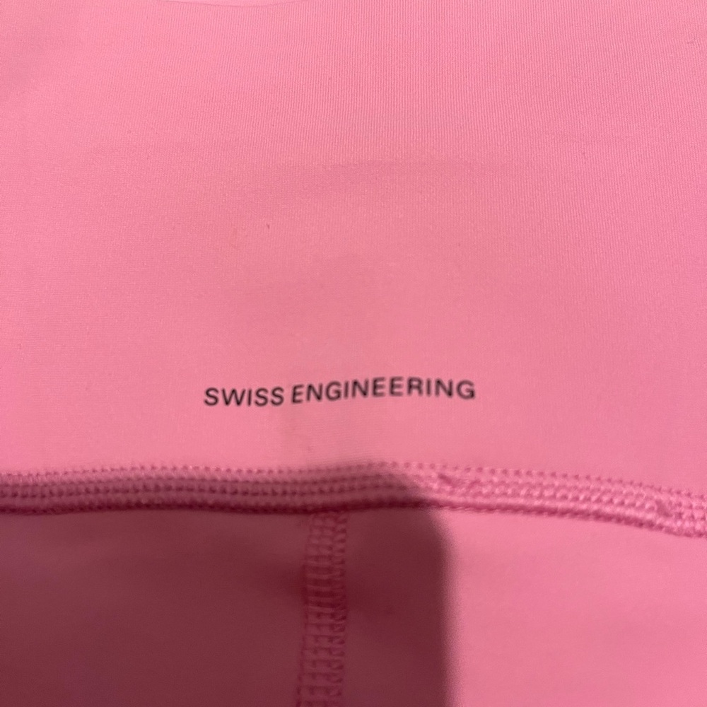 NWT🩷ON RUNNING🤍LONG SLEEVE WORKOUT TOP & LEGGINGS - Picture 14 of 16